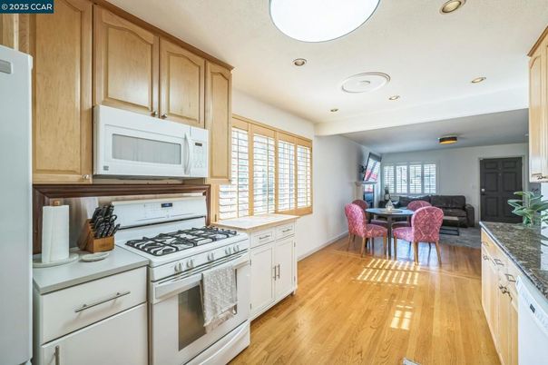 Dining room, Interior, Kitchen, Recessed Lighting, Wood Texture Flooring