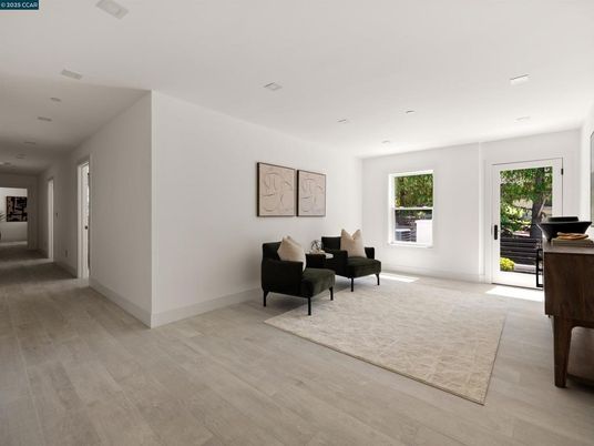 Interior, Piano, Recessed Lighting, Wood Texture Flooring