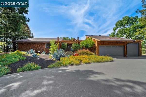 Attached, Exterior, Facade, Brick Facade, Ranch