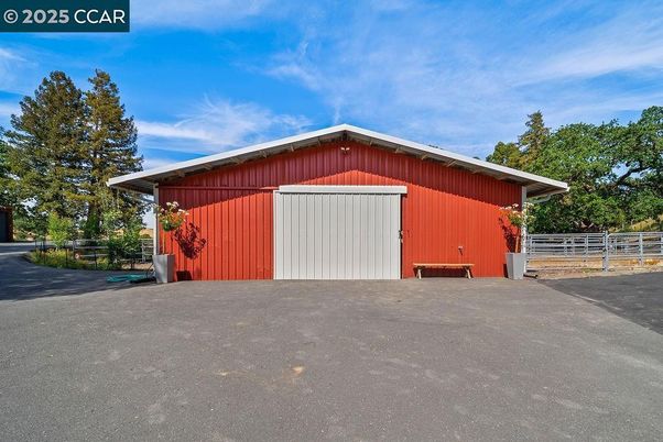 Detached Garage, Exterior
