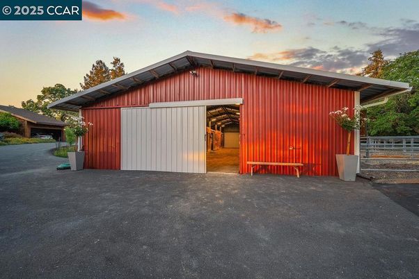 Detached Garage, Exterior