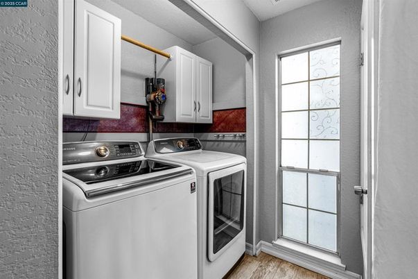 Interior, Utility Closets, Washer, Wood Texture Flooring