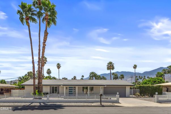 Exterior, Facade, Ranch