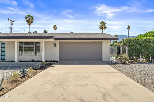 Attached, Exterior, Facade, Ranch