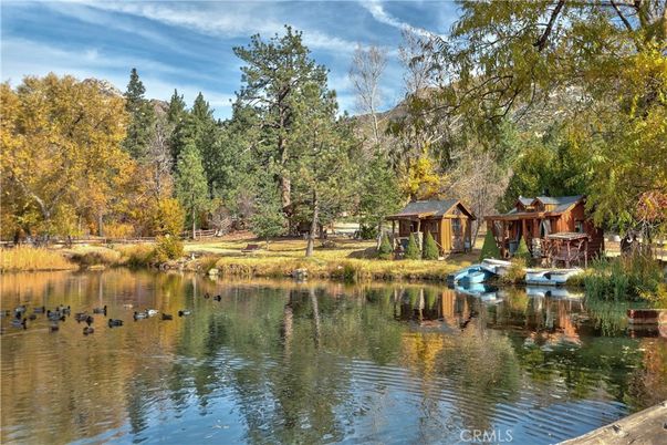 Exterior, Lake