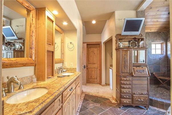 Bathroom, Dual Sink Vanities, Interior, Recessed Lighting