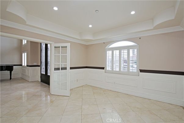 Empty room, Interior, Recessed Lighting