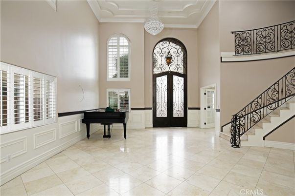 Chandelier, Interior, Piano
