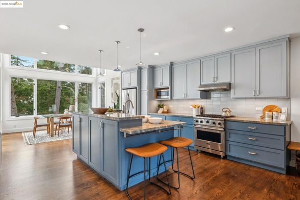 Dining room, Interior, Kitchen, Pendant Lights, Recessed Lighting, Stainless Steel Appliances, Wood Texture Flooring