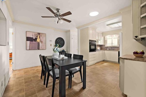 Dining room, Interior, Kitchen, Recessed Lighting