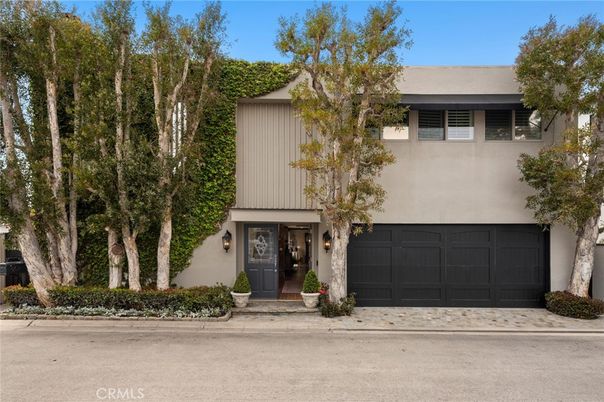 Attached, Exterior, Facade, Modern
