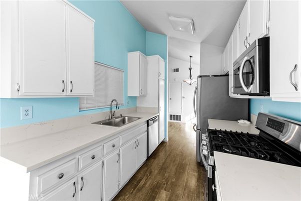 Interior, Kitchen, Pendant Lights, Wood Texture Flooring