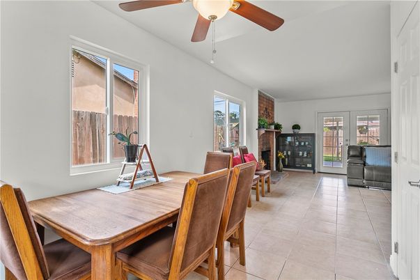 Dining room, Fireplace, Interior