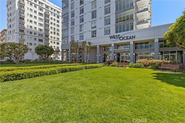 Backyard, Exterior, Facade, Condo Building