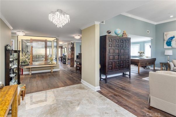 Chandelier, Interior, Piano, Recessed Lighting, Wood Texture Flooring