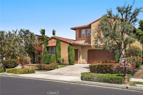 Attached, Exterior, Facade, Mediterranean