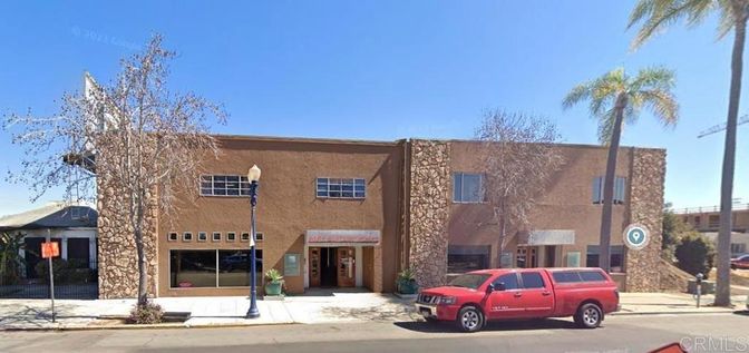 Exterior, Facade, Rowhouse