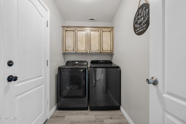 Interior, Washer, Wood Texture Flooring