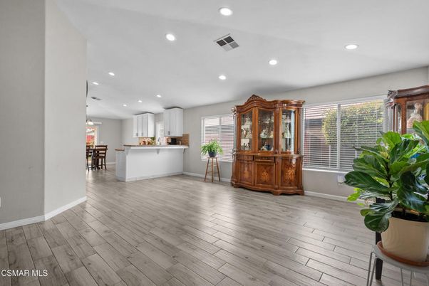 Dining room, Interior, Kitchen, Pendant Lights, Recessed Lighting, Wood Texture Flooring