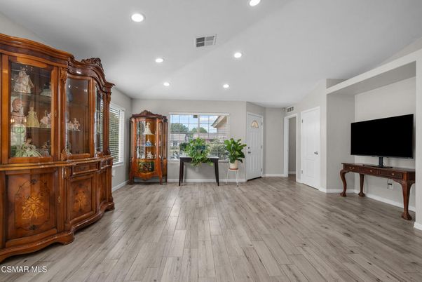 Interior, Recessed Lighting, Wood Texture Flooring