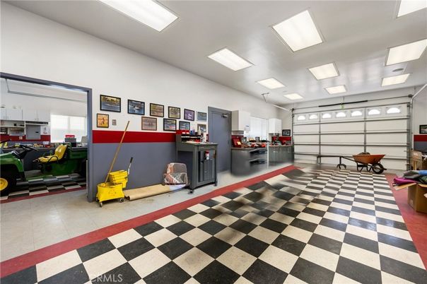 Garage, Interior