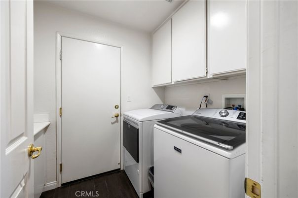 Interior, Washer, Wood Texture Flooring