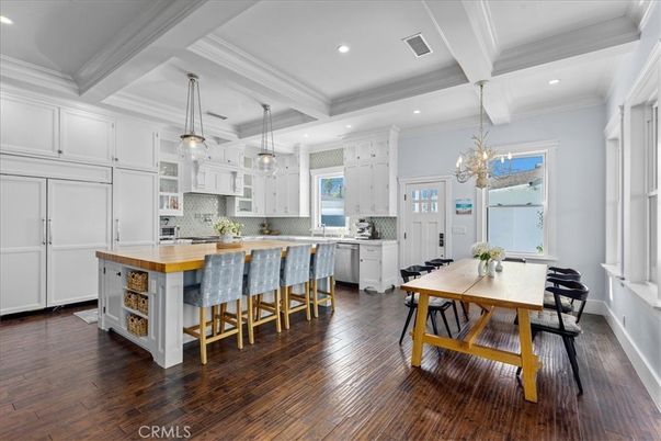Chandelier, Dining room, Interior, Kitchen, Pendant Lights, Recessed Lighting, Wood Texture Flooring