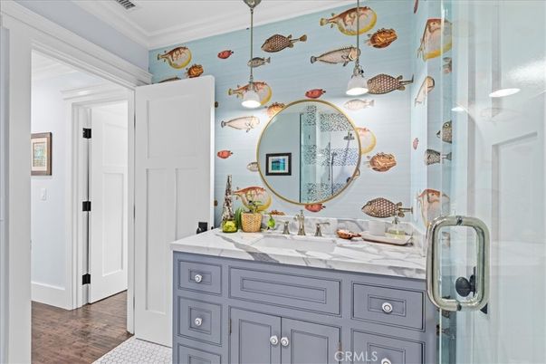 Bathroom, Dual Sink Vanities, Interior, Pendant Lights