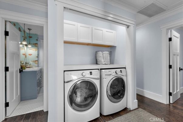 Interior, Utility Closets, Washer, Wood Texture Flooring