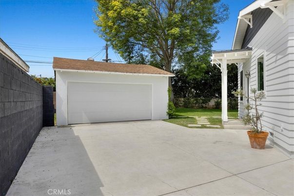 Detached Garage, Exterior