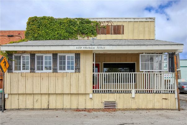 Exterior, Facade, None