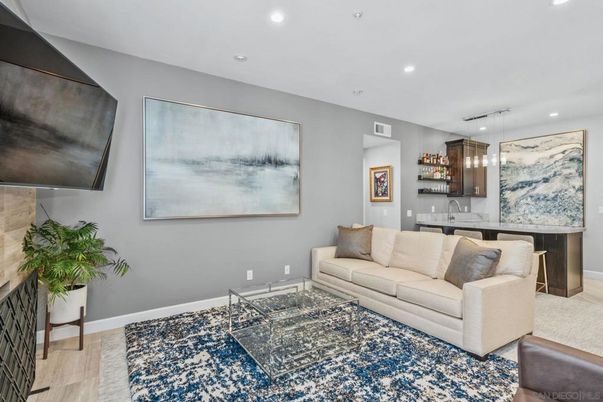 Interior, Living room, Pendant Lights, Recessed Lighting