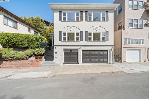 Attached, Exterior, Facade, Rowhouse