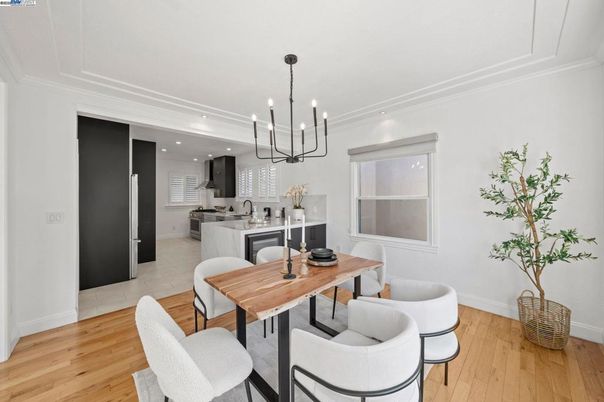 Dining room, Interior, Kitchen, Pendant Lights, Recessed Lighting, Wood Texture Flooring