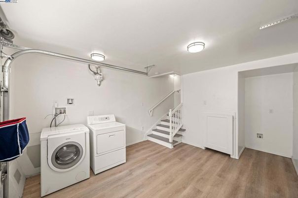 Interior, Washer, Wood Texture Flooring