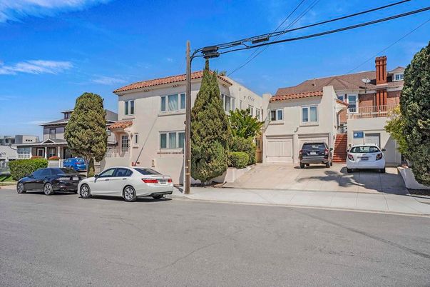 Attached, Exterior, Facade, Mediterranean