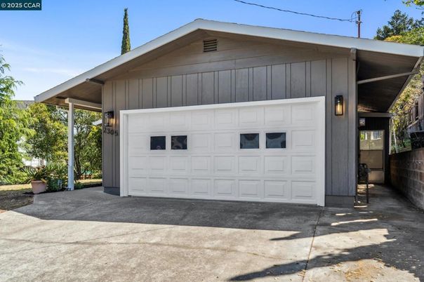 Detached Garage, Exterior