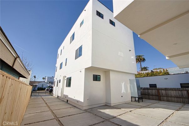 Exterior, Facade, Modern