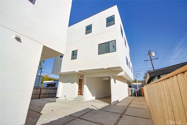 Exterior, Facade, None