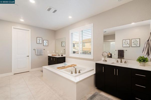 Bathroom, Dual Sink Vanities, Interior, Recessed Lighting
