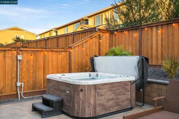 Exterior, Hot Tub