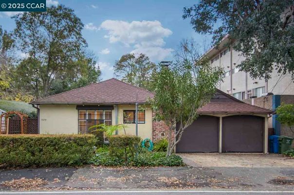 Attached, Exterior, Facade, Brick Facade, Ranch