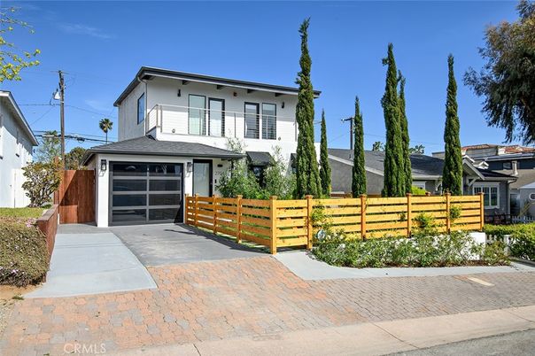 Attached, Exterior, Facade, Modern
