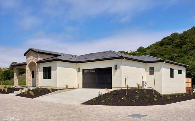 Attached, Exterior, Facade, Ranch