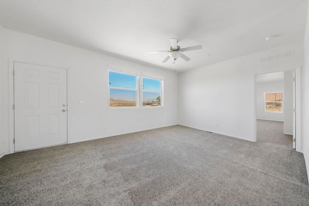 Empty room, Interior