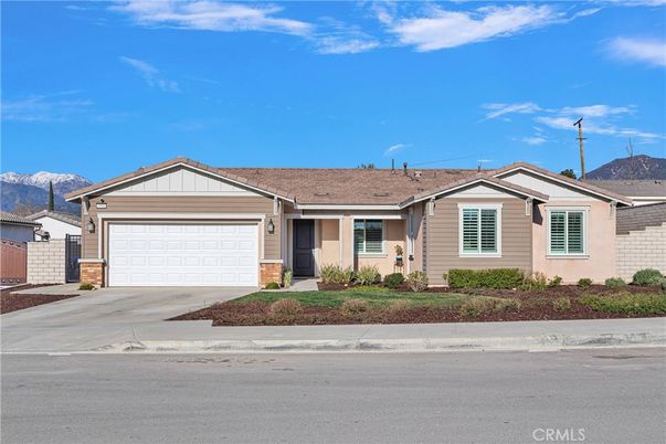 Attached, Exterior, Facade, Ranch