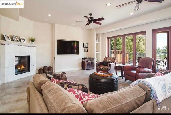 Fireplace, Interior, Living room, Recessed Lighting