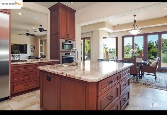 Dining room, Interior, Kitchen, Pendant Lights, Recessed Lighting, Stainless Steel Appliances