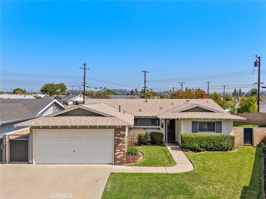 Attached, Exterior, Facade, Ranch