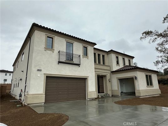 Attached, Exterior, Facade, Mediterranean